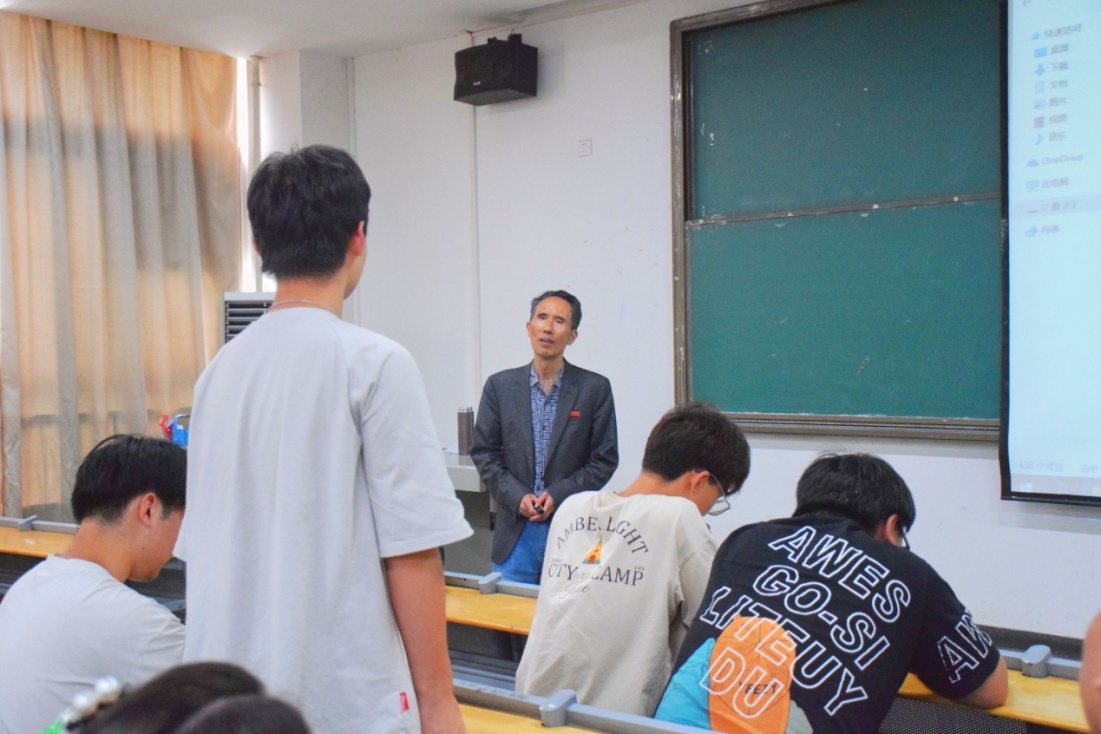 讲座照片01.jpg